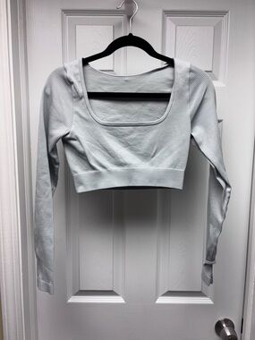 OQQ Ribbed Cropped Activewear Top Gray Long Sleeve Thumbhole Size M